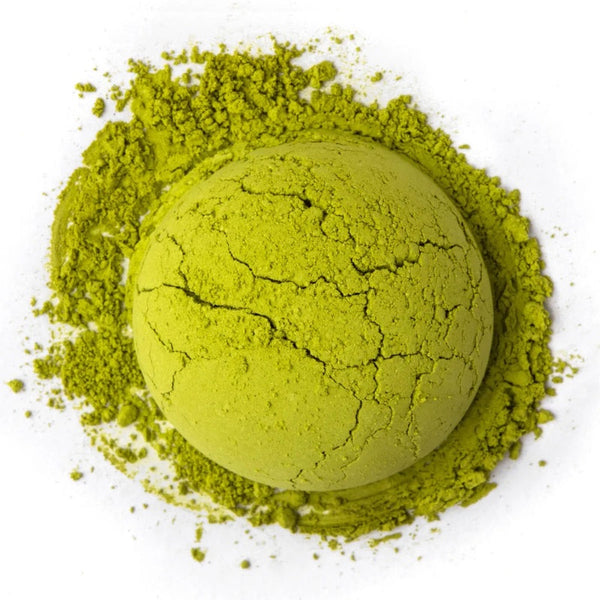 Poudre de matcha bio vert vif, signe d’un matcha de première récolte